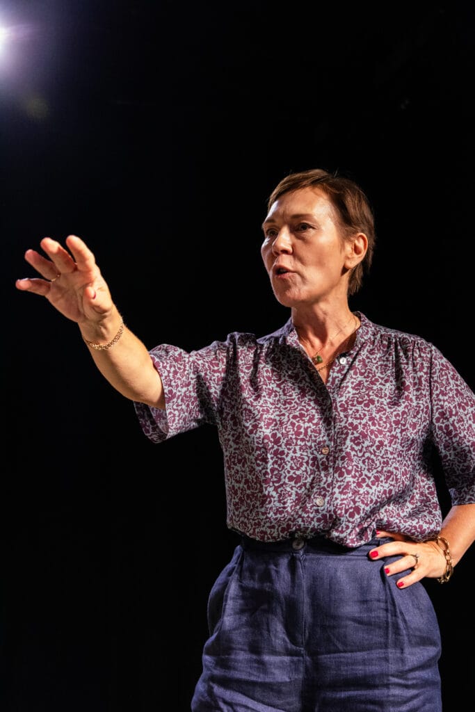 Jessica Liedberg i Högt i tak av Jonathan Spector på Playhouse Teater