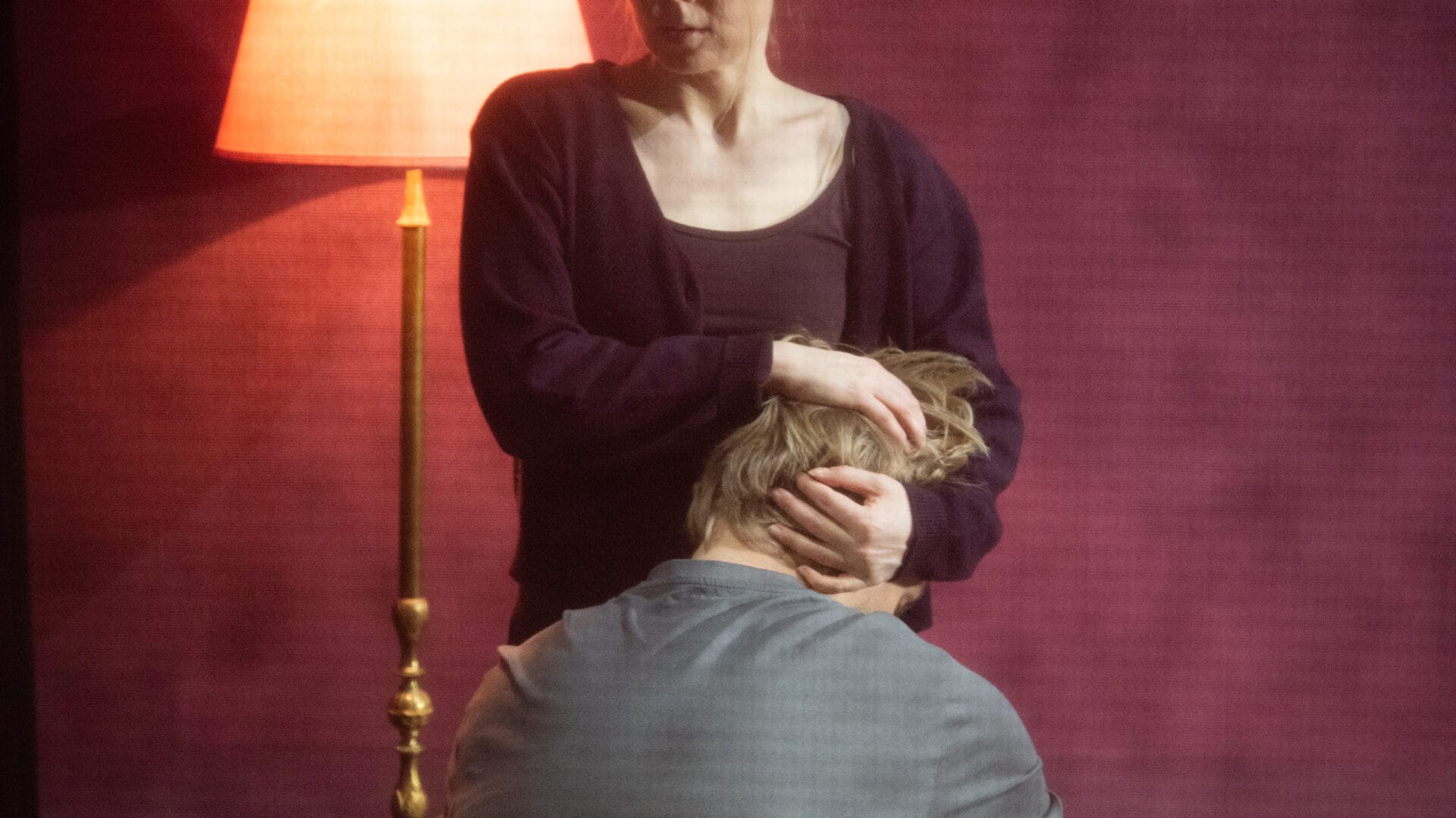 Nina Dahn och Egon Ebbersten i Jonah av Rachel Bonds på Playhouse Teater