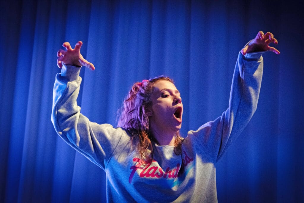 Pierina Rizzo i Spår (The Antiquities) av Jordan Harrison på Playhouse Teater