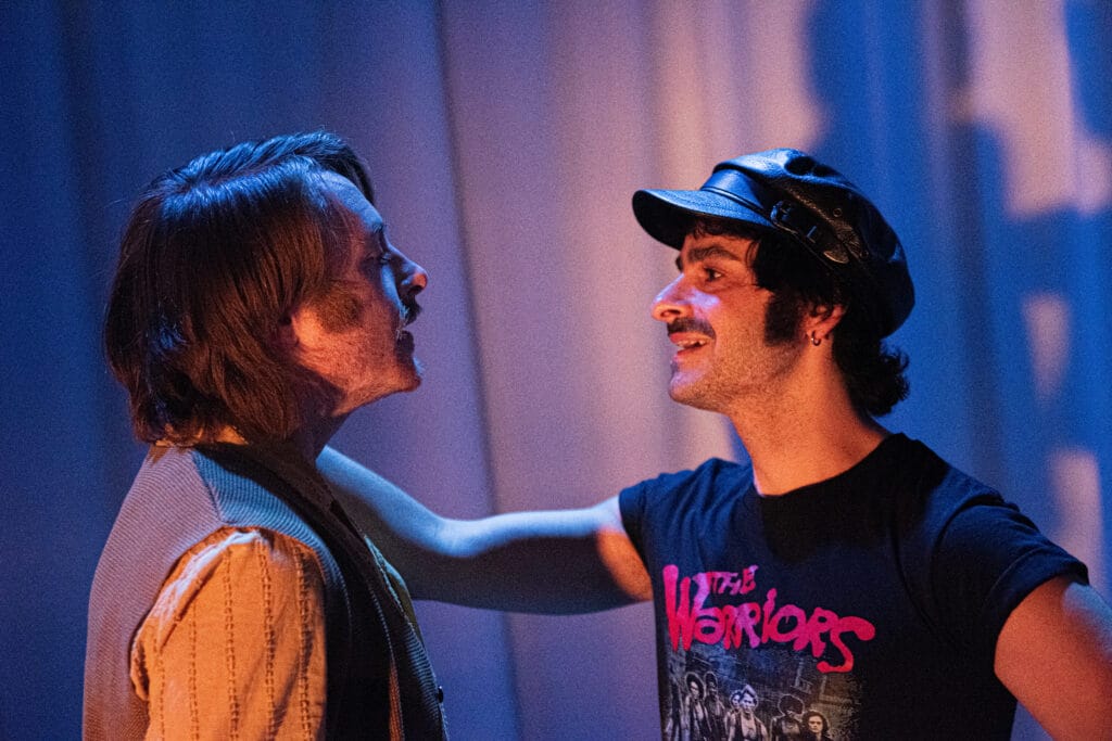 Linus Nilsson och Robert Hannouch i Spår (The Antiquities) av Jordan Harrison på Playhouse Teater